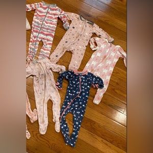 Bestaroo girl footies 6-9 months